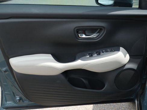 Used 2025 Honda HR-V LX image 11