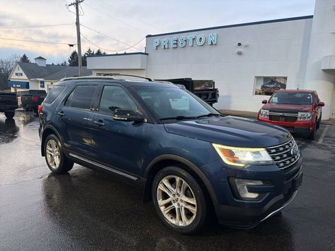 Used 2017 Ford Explorer XLT w/ Equipment Group 202A image 2