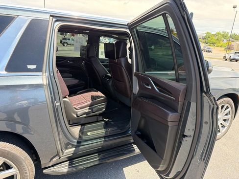Used 2021 Cadillac Escalade ESV Premium Luxury Platinum w/ Heavy-Duty Trailer Package AWD/4WD image 22