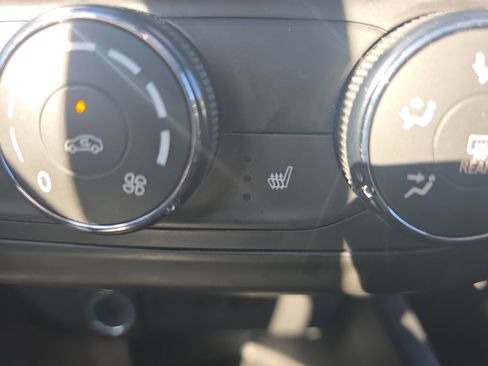 Used 2024 Chevrolet Trax RS w/ Sunroof Package image 27