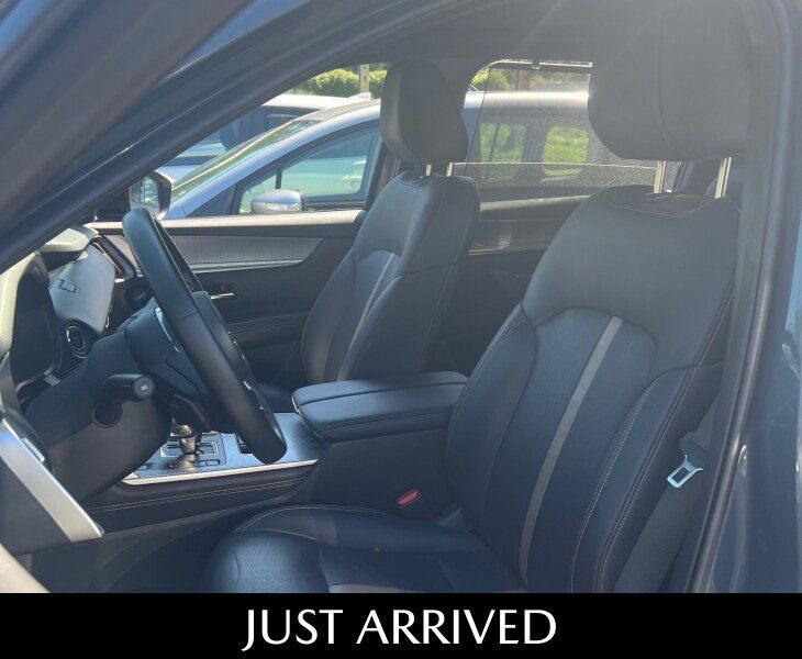Certified 2025 MAZDA CX-70 Plug-In Hybrid w/ Premium Plus AWD/4WD image 19