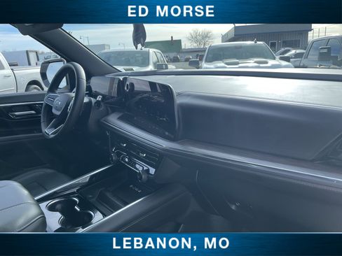 Used 2025 Chevrolet Suburban Z71 AWD/4WD image 27