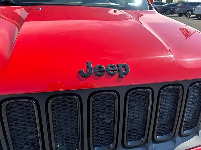 Used 2018 Jeep Renegade Altitude w/ Advanced Technology Group AWD/4WD image 10