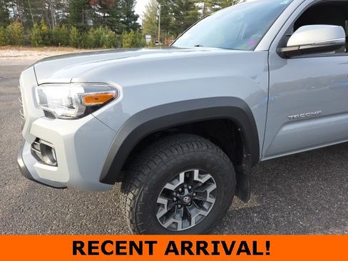 Used 2021 Toyota Tacoma TRD Off-Road image 31