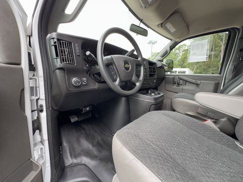 Used 2024 Chevrolet Express 2500 w/ Driver Convenience Package image 20