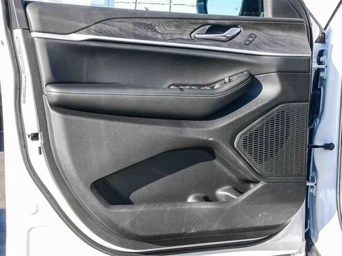 New 2025 Jeep Grand Cherokee L Limited image 22