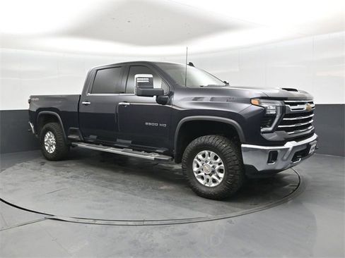 Used 2024 Chevrolet Silverado 2500 LTZ image 1