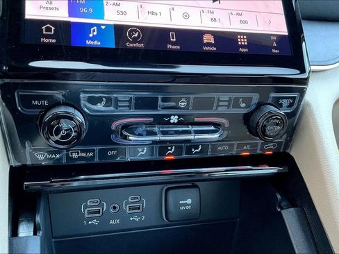 New 2025 Jeep Grand Cherokee Limited image 18