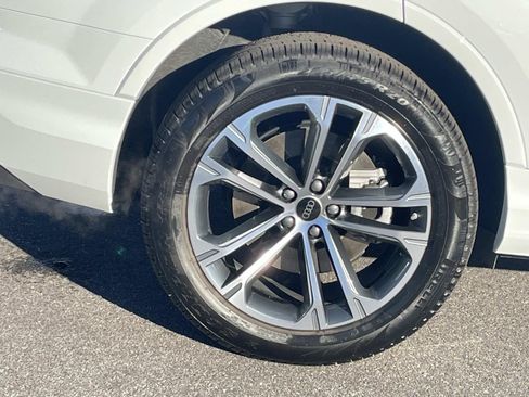 Used 2025 Audi Q7 2.0T Premium w/ Convenience Plus Package image 9