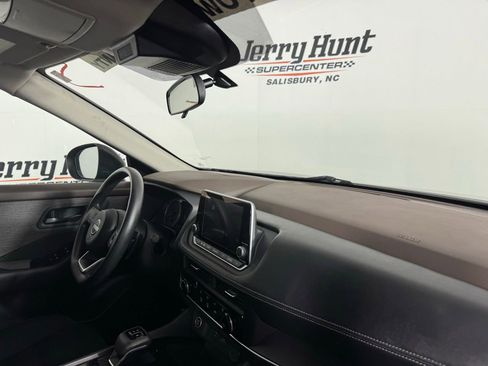 Used 2023 Nissan Rogue S image 30