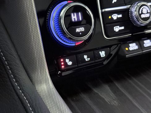 Used 2021 GMC Yukon Denali w/ Denali Premium Package image 40