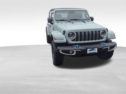 Used 2024 Jeep Wrangler Unlimited Sahara w/ Technology Group AWD/4WD image 3
