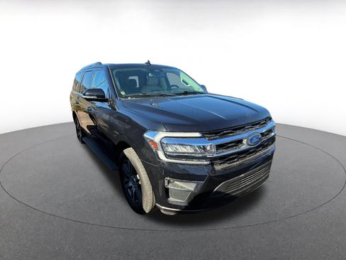 Used 2024 Ford Expedition Limited image 2