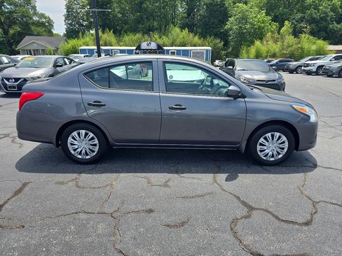 Used 2018 Nissan Versa S FWD image 4