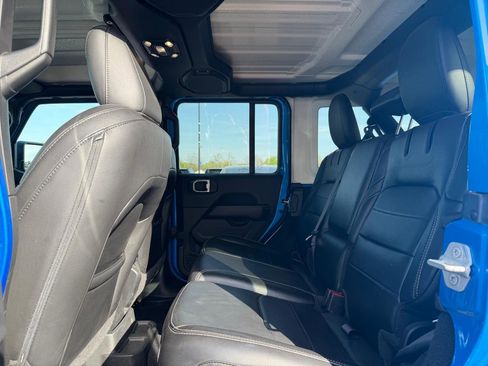 Used 2022 Jeep Wrangler Unlimited Sahara w/ Cold Weather Group image 17