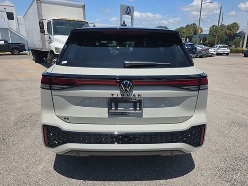 New 2026 Volkswagen Tiguan SE R-Line FWD image 6