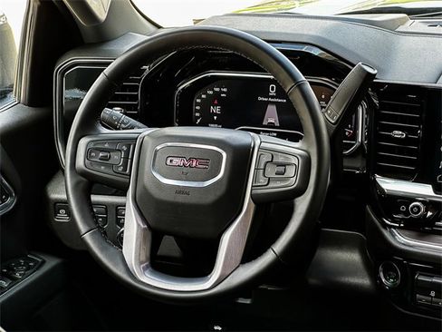 Used 2025 GMC Sierra 1500 SLT image 30