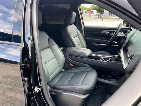 Used 2026 Chevrolet Traverse LT FWD image 8