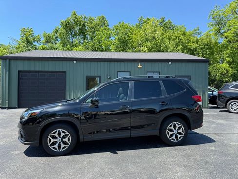 Used 2024 Subaru Forester Premium AWD/4WD image 3