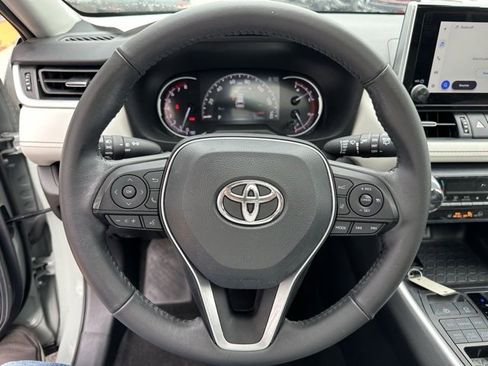 Used 2023 Toyota RAV4 XLE Premium image 15