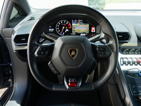 Used 2015 Lamborghini Huracan LP 610-4 AWD/4WD image 12