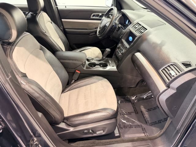 Used 2017 Ford Explorer XLT w/ Equipment Group 202A AWD/4WD image 37