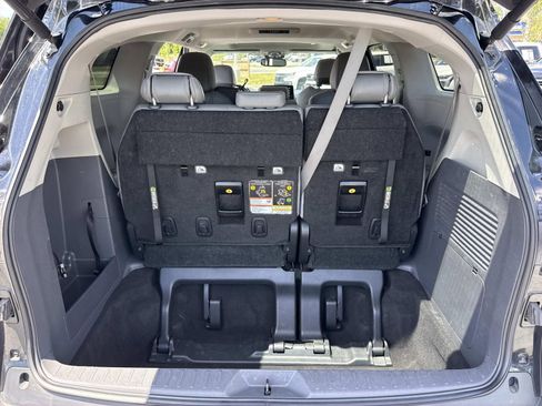 Used 2024 Toyota Sienna XLE FWD image 27
