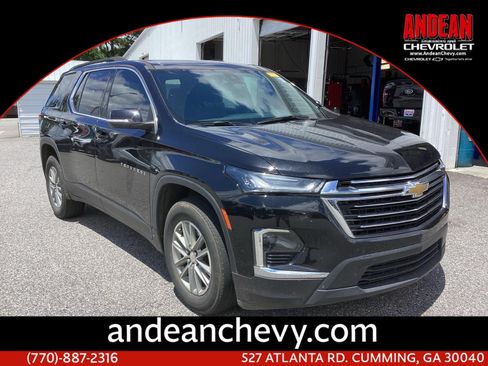 Used 2023 Chevrolet Traverse LT FWD image 1