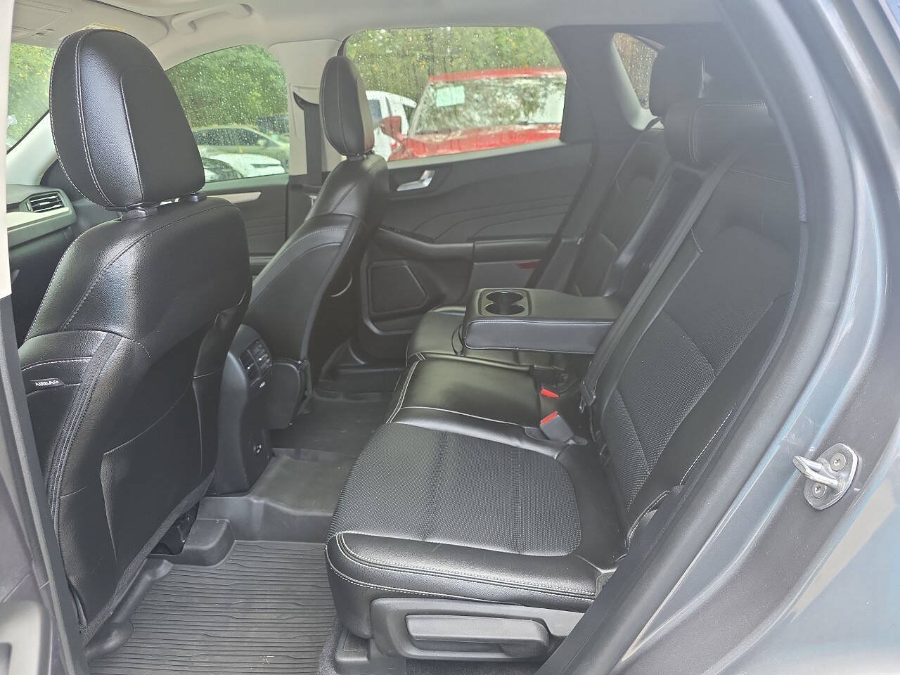 Used 2022 Ford Escape SEL w/ Technology Package FWD image 12