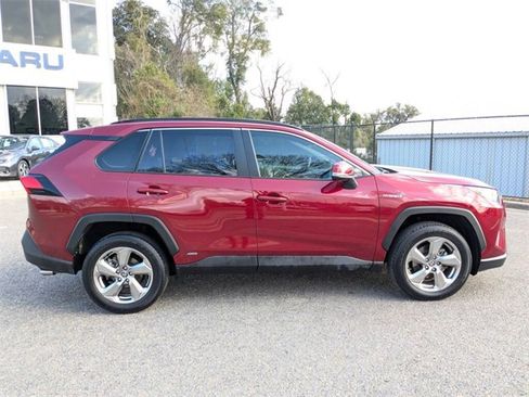 Used 2021 Toyota RAV4 XLE Premium image 7
