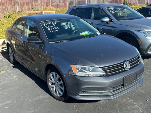 Used 2015 Volkswagen Jetta SE image 2