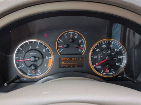 Used 2015 Nissan Armada Platinum w/ 2nd Row Captain Seat Package RWD image 31