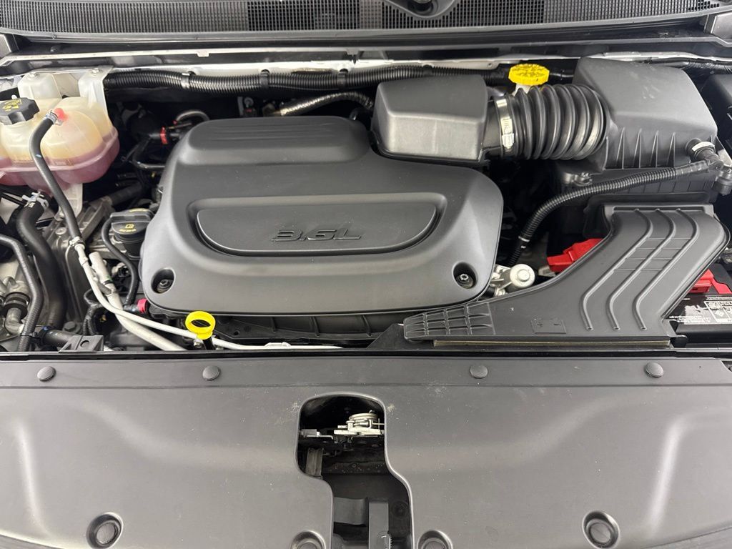Used 2024 Chrysler Pacifica Touring-L FWD image 19