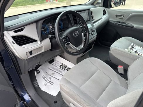Used 2020 Toyota Sienna L FWD image 8