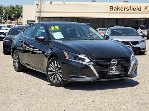 Used 2025 Nissan Altima 2.5 SV FWD image 2