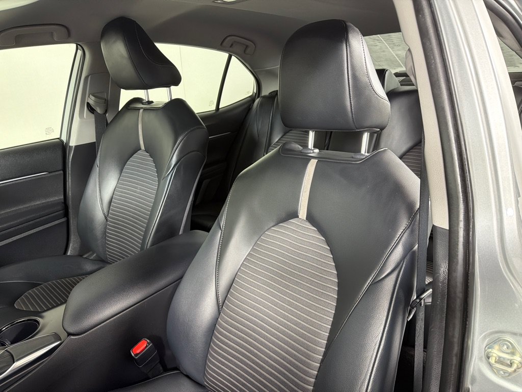 Used 2020 Toyota Camry SE FWD image 13