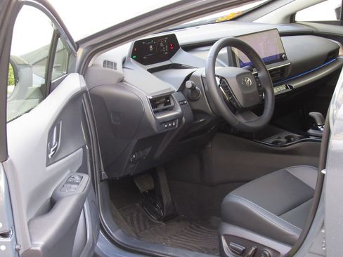 Used 2026 Toyota Prius XLE image 10