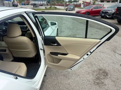 Used 2017 Honda Accord EX-L image 16