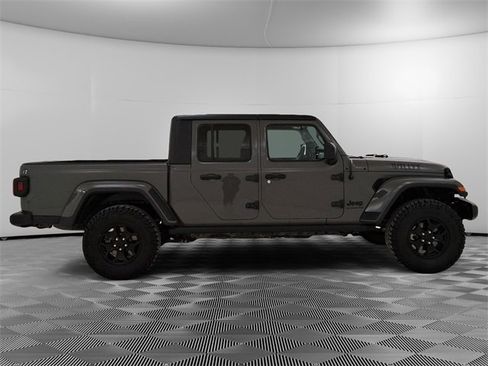 Used 2021 Jeep Gladiator Willys image 2