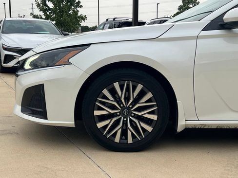 Used 2023 Nissan Altima 2.5 SV FWD image 8