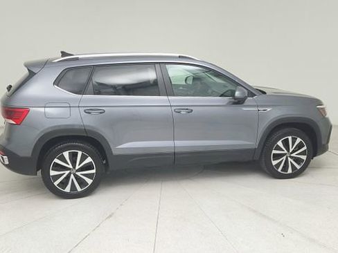 Used 2024 Volkswagen Taos SE FWD image 6