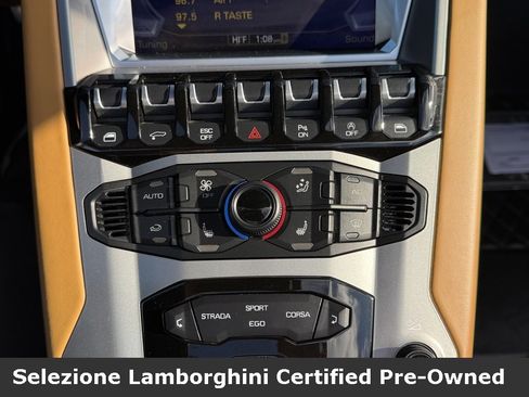 Used 2018 Lamborghini Aventador S image 40