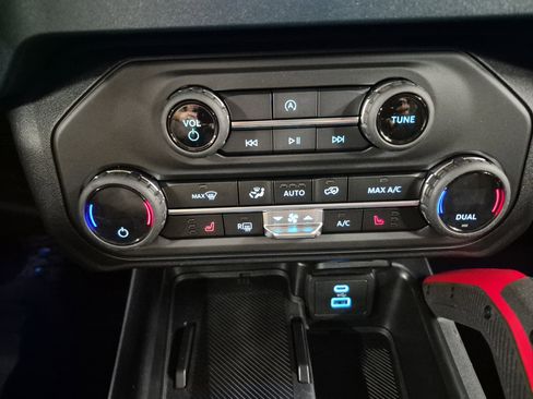 New 2025 Ford Bronco Heritage Edition image 32