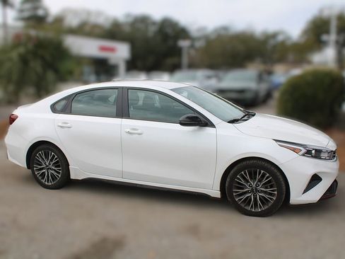 Certified 2023 Kia Forte GT-Line image 4