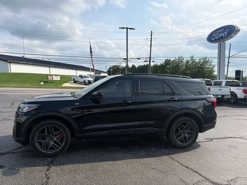 Used 2025 Ford Explorer ST-Line w/ ST-Line Street Pack AWD/4WD image 5