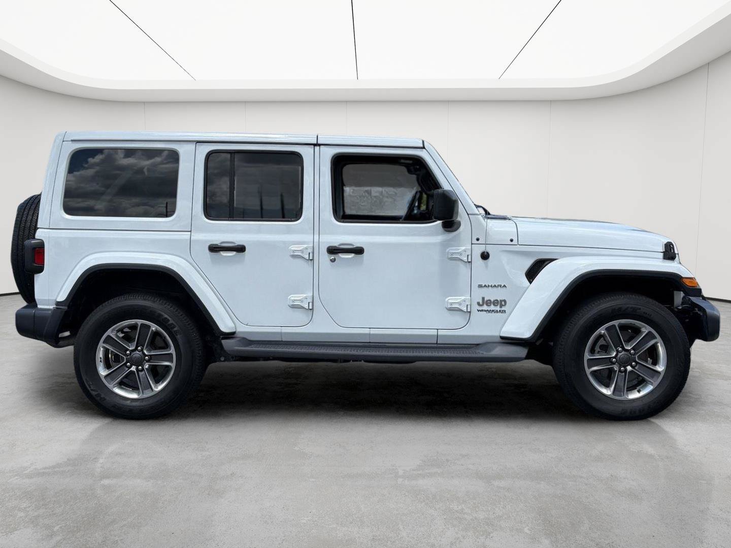 Used 2019 Jeep Wrangler Unlimited Sahara w/ Uconnect 4C Nav & Sound Group AWD/4WD image 9