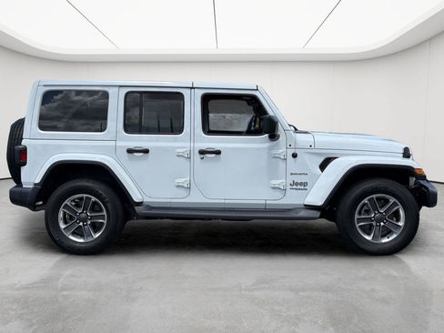 Used 2019 Jeep Wrangler Unlimited Sahara w/ Uconnect 4C Nav & Sound Group AWD/4WD image 9