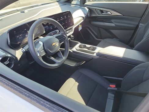 New 2026 Chevrolet Equinox EV LT image 3