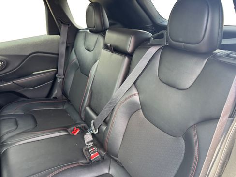 Used 2022 Jeep Cherokee Trailhawk w/ Technology Group B AWD/4WD image 16