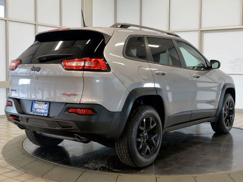 Used 2016 Jeep Cherokee Trailhawk w/ Cold Weather Group image 8